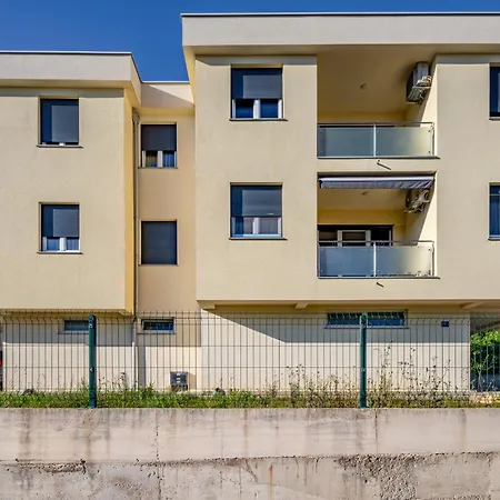 Awesome In With Kitchen Apartment Rijeka